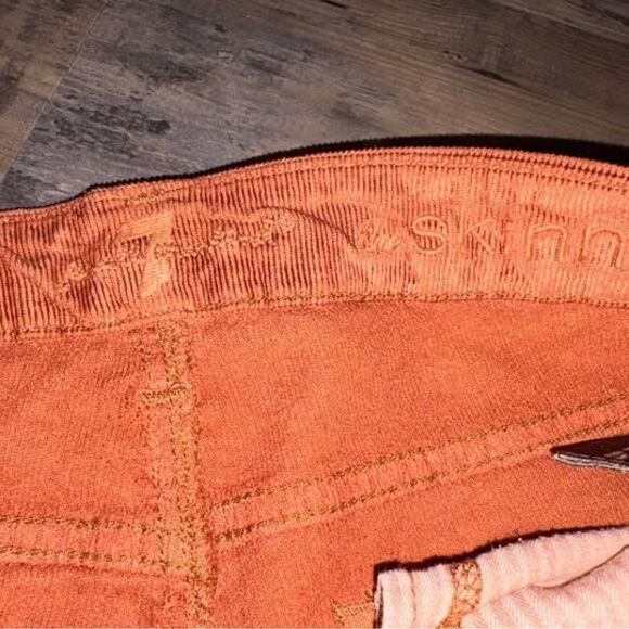 7 for All Mankind Corduroy Pants Rust Orange Slightly Worn Comfortble Size 30 - Picture 3 of 5